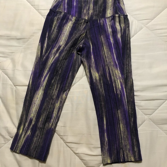 Nike Workout Crops - Picture 3 of 4